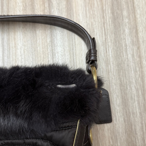 Y2K vintage Coach Ski Quilted Shoulder Bag with Fur Trim - Picture 13 of 13